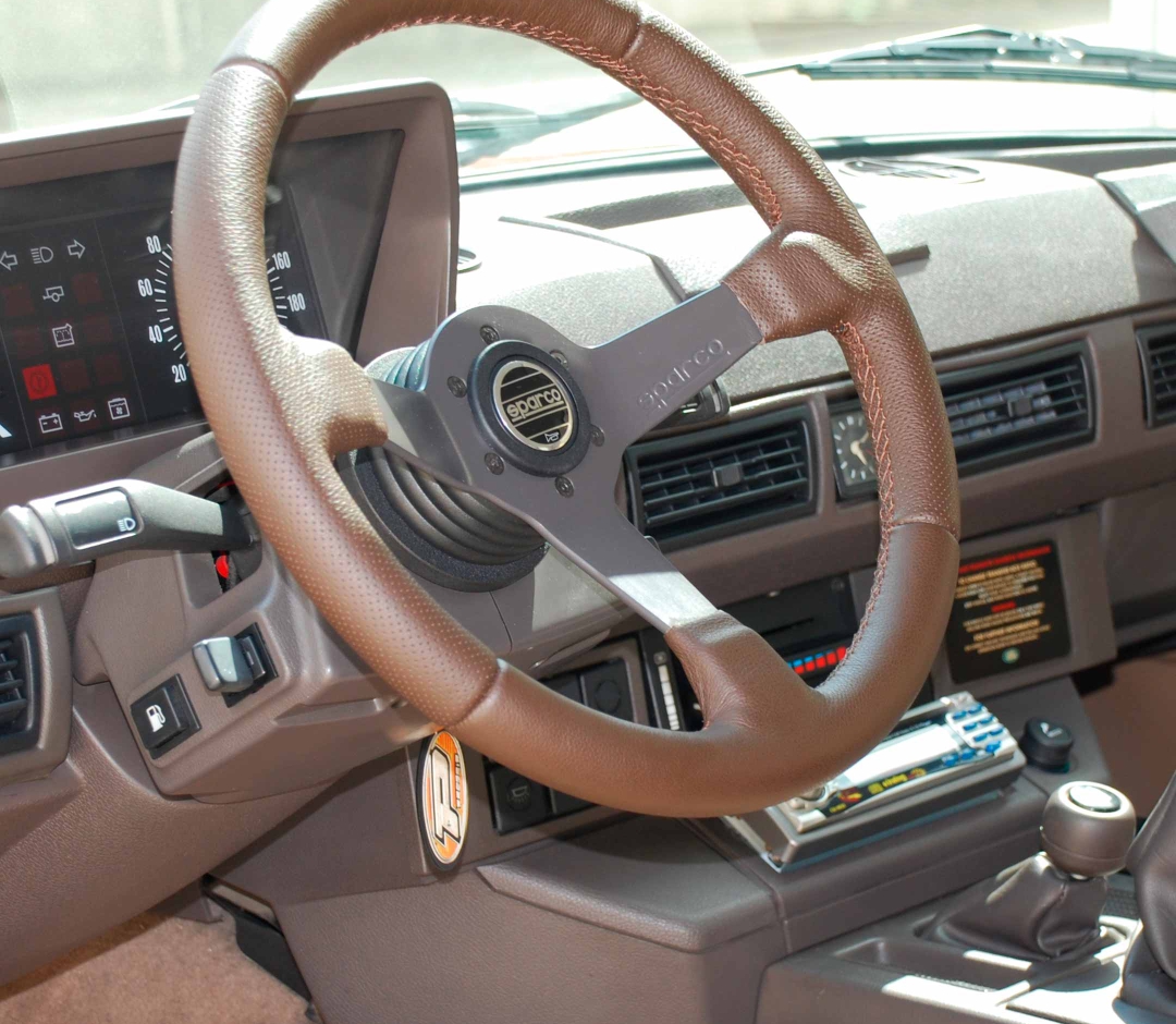 - Range Rover V8 3.2 1989
