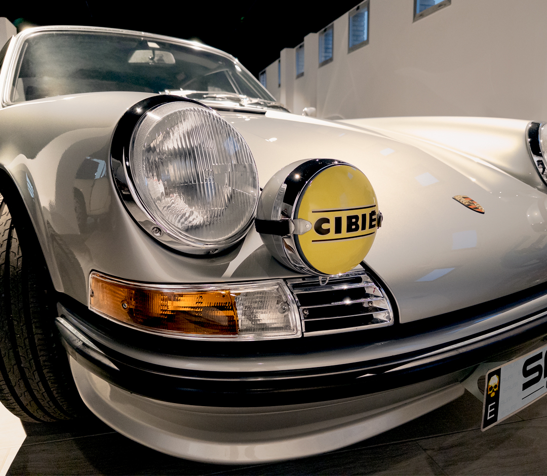 Porsche 911 Clásico con Faro Cibie | Restauración y Estilo Vintage